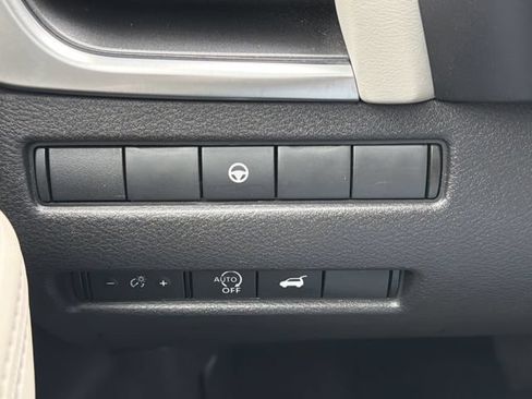 Used 2025 Nissan Rogue SV FWD image 18