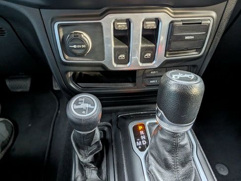 Used 2018 Jeep Wrangler Sport image 29