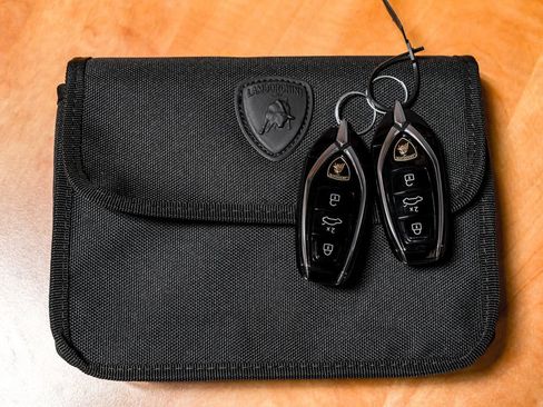 Used 2025 Lamborghini Urus SE AWD/4WD image 68