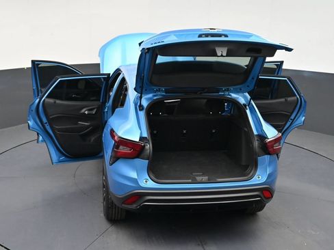 Used 2025 Chevrolet Trax RS FWD image 32