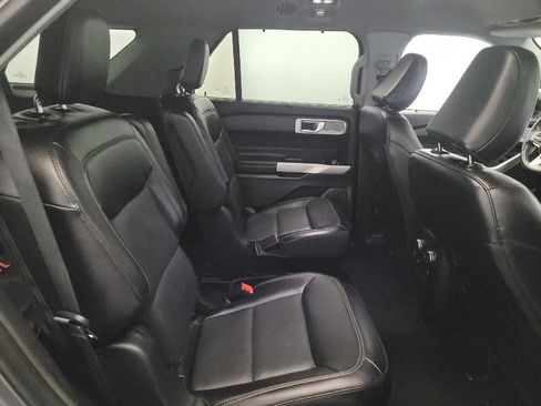 Used 2021 Ford Explorer Limited w/ Equipment Group 301A AWD/4WD image 19
