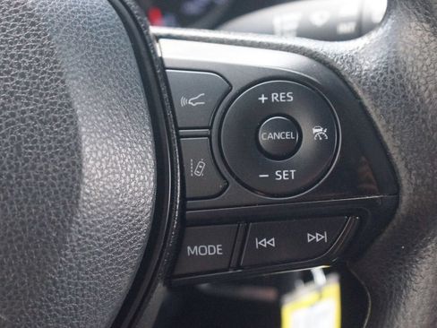 Used 2022 Toyota RAV4 LE AWD/4WD image 9