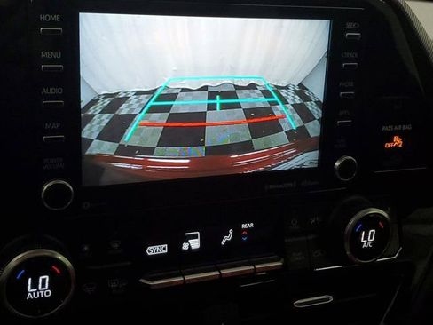 Used 2021 Toyota Highlander XSE FWD image 26