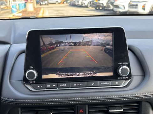 Used 2025 Nissan Rogue SV image 17