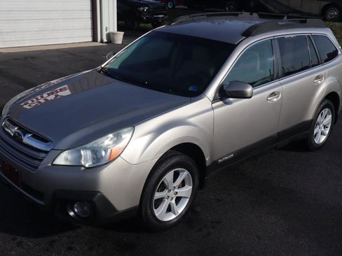 Used 2014 Subaru Outback 2.5i Premium image 11