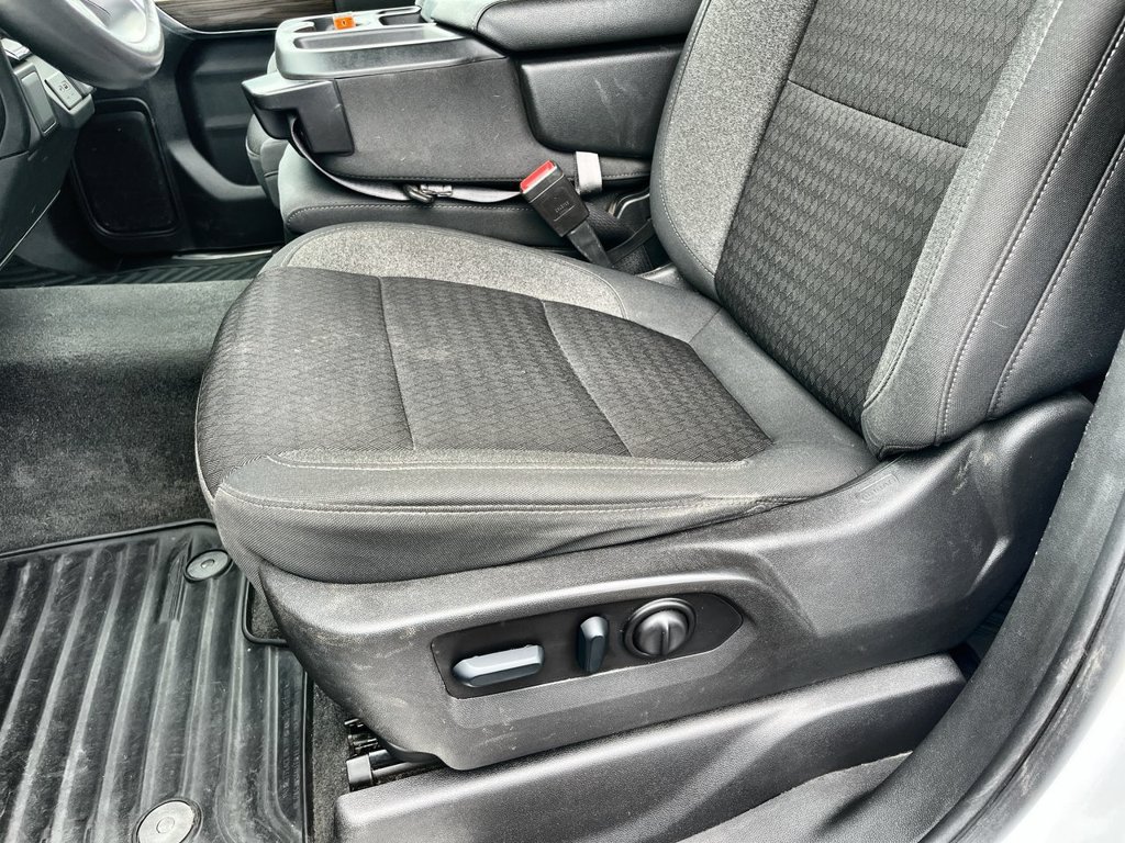 Used 2022 Chevrolet Silverado 1500 LT AWD/4WD image 18