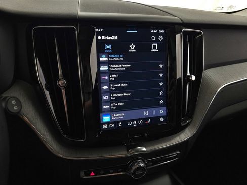 Certified 2025 Volvo XC60 B5 Plus AWD/4WD image 22