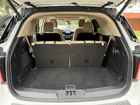 Used 2021 Ford Explorer Limited w/ Equipment Group 301A RWD image 17