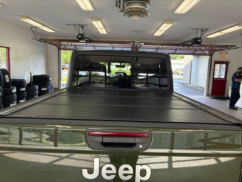 Used 2021 Jeep Gladiator Overland w/ Popular Equipment Package AWD/4WD image 20