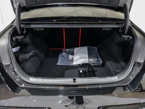 Used 2025 BMW M5 w/ Carbon Package image 57