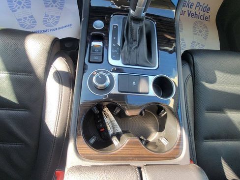 Used 2017 Volkswagen Touareg Executive AWD/4WD image 18