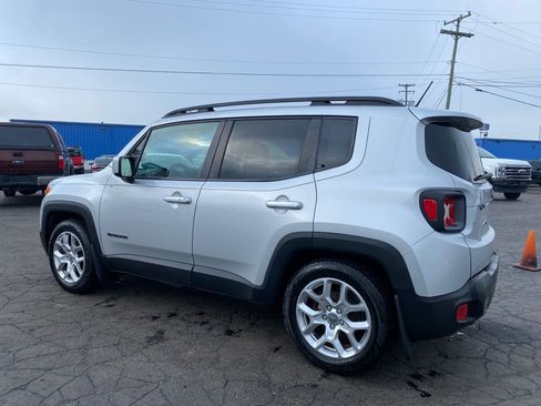 Used 2015 Jeep Renegade Latitude w/ Cold Weather Group FWD image 6
