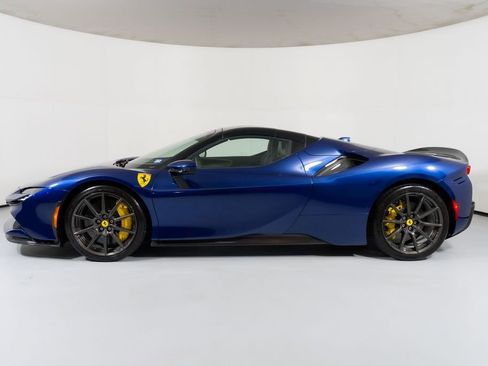 Used 2022 Ferrari SF90 Spider image 12