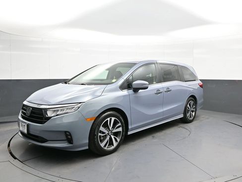 Used 2023 Honda Odyssey Touring image 1