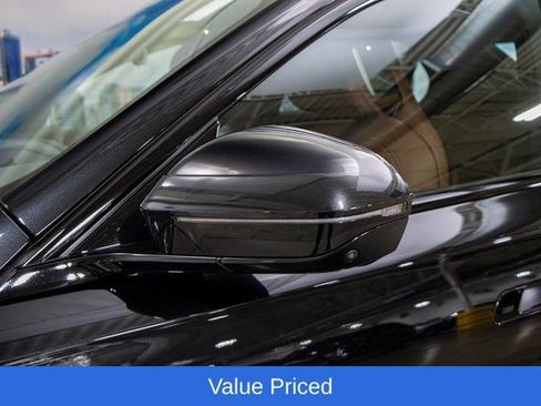 Used 2025 BMW 750e xDrive w/ Premium Package AWD/4WD image 10