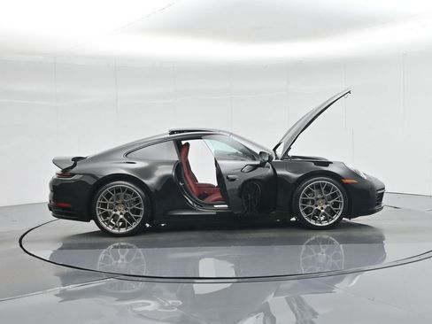 Used 2023 Porsche 911 Carrera image 3