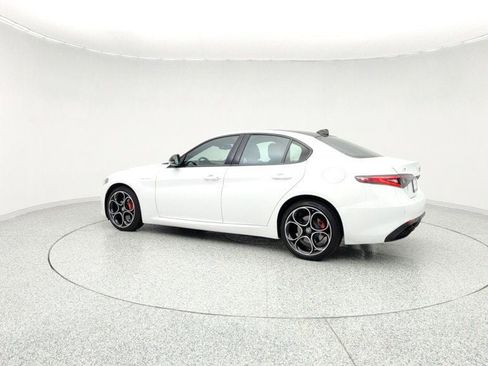 Used 2025 Alfa Romeo Giulia AWD w/ Veloce Package AWD image 7