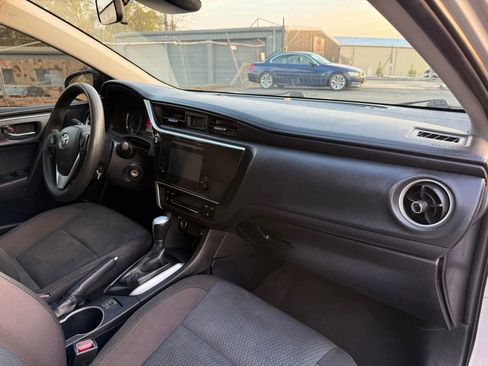 Used 2018 Toyota Corolla LE image 14