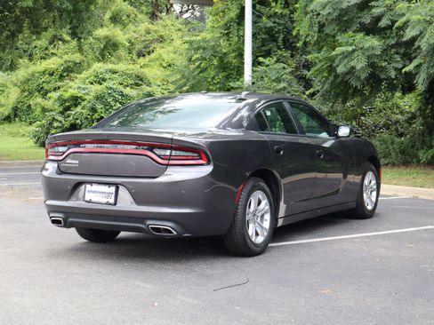 Used 2022 Dodge Charger SXT RWD image 9