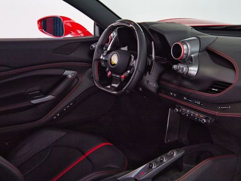 Used 2021 Ferrari F8 Tributo image 18