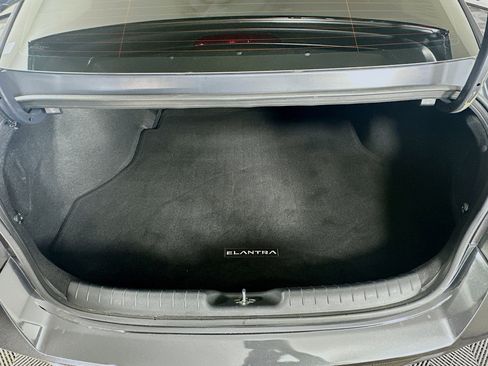 Used 2022 Hyundai Elantra SE w/ Cargo Package image 26