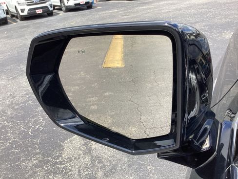 Used 2024 GMC Yukon SLE w/ Gmc Pro Safety Plus Package RWD image 34
