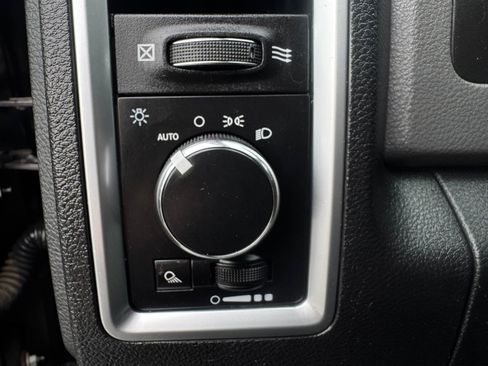 Used 2017 RAM 1500 Classic SLT RWD image 18