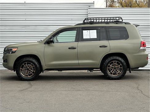 Used 2021 Toyota Land Cruiser Heritage Edition image 13