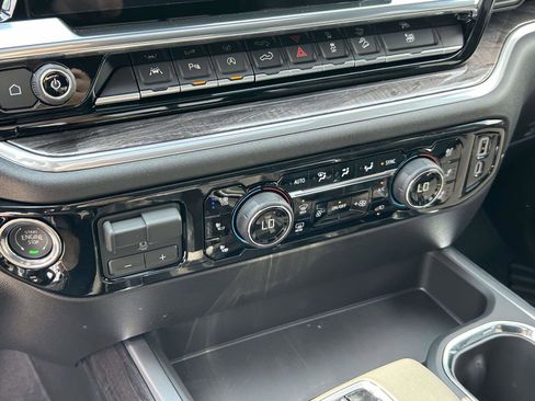 New 2026 Chevrolet Silverado 1500 LTZ w/ LTZ Premium Package AWD/4WD image 24