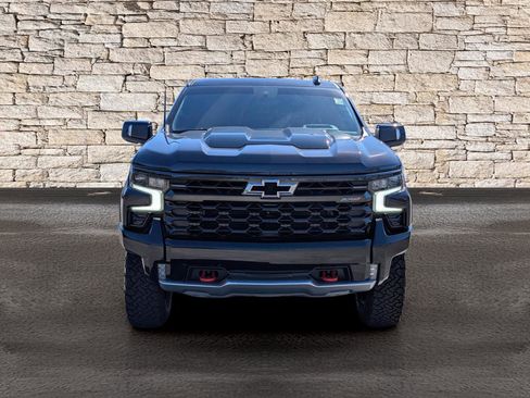 Used 2022 Chevrolet Silverado 1500 ZR2 w/ Technology Package image 2