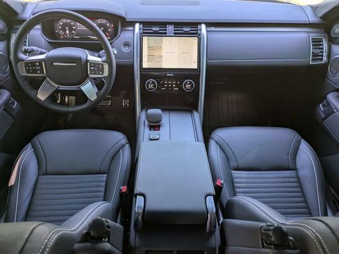 Used 2024 Land Rover Discovery Dynamic SE AWD/4WD image 15