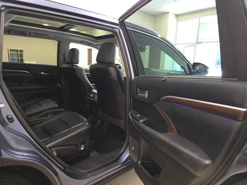 Used 2015 Toyota Highlander Limited Platinum AWD/4WD image 28