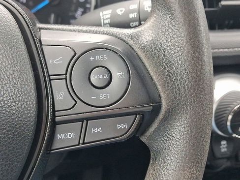 Used 2020 Toyota RAV4 LE image 23