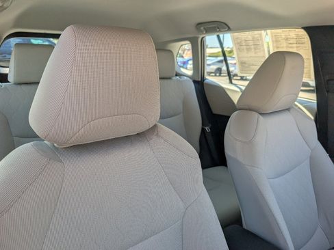 Used 2025 Toyota Corolla Cross L FWD image 3