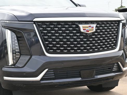 Certified 2025 Cadillac Escalade Premium Luxury AWD/4WD image 29