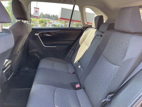 Certified 2022 Toyota RAV4 XLE w/ XLE Grade Weather Package AWD/4WD image 13