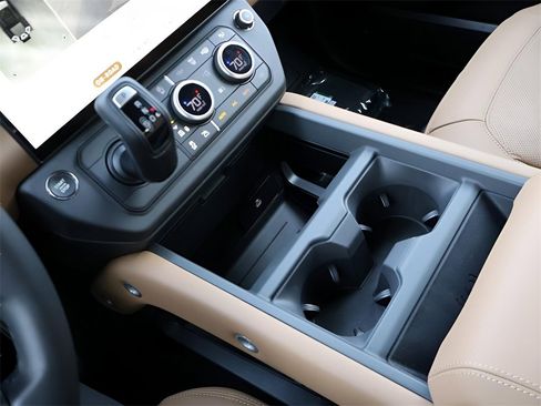 New 2026 Land Rover Defender 110 X-Dynamic SE image 25