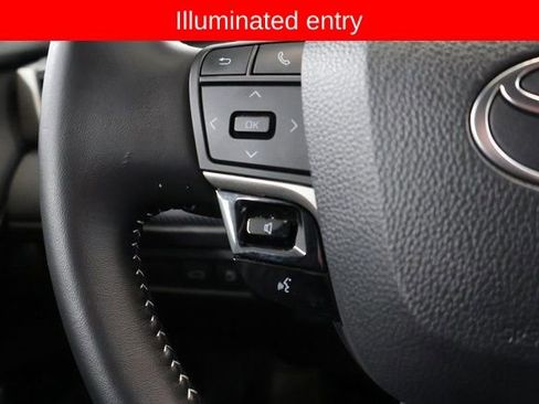 Used 2025 Toyota Camry SE image 19