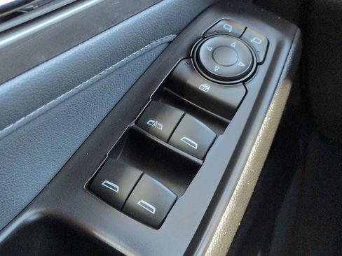 Used 2019 Chevrolet Traverse LT FWD image 24