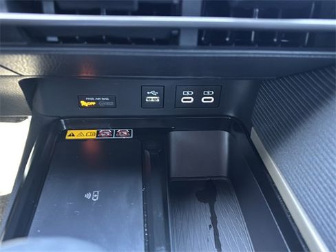 Used 2025 Toyota Camry SE image 28