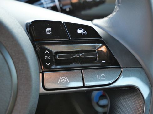 Certified 2025 Hyundai Elantra Sport image 31