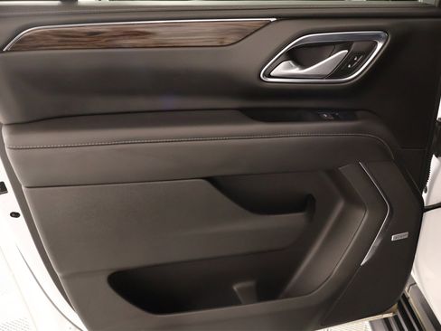 Used 2022 Chevrolet Suburban LT w/ Luxury Package image 18