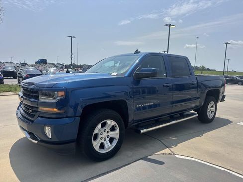 Used 2017 Chevrolet Silverado 1500 LT w/ All Star Edition AWD/4WD image 3