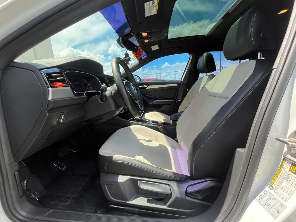 Used 2021 Volkswagen Jetta R-Line w/ R-Line Cold Weather Package FWD image 25