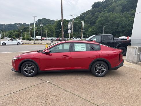 New 2025 Kia K4 LXS image 4