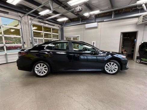 Used 2022 Toyota Camry LE FWD image 6