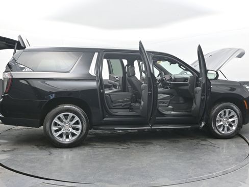 New 2026 Chevrolet Suburban Premier w/ Sun And Tow Package AWD/4WD image 46