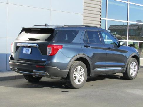 Used 2023 Ford Explorer XLT w/ Equipment Group 202A image 7