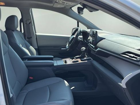 Used 2023 Toyota Sienna XLE FWD image 10