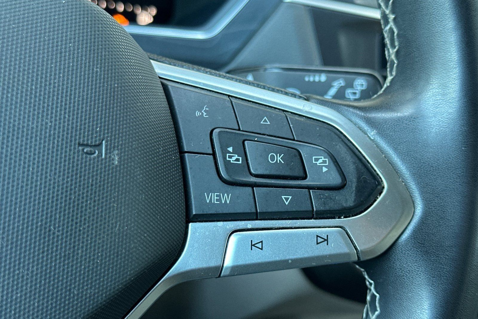 Used 2023 Volkswagen Tiguan SE AWD/4WD image 28